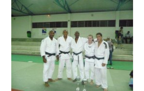 Doublé historique par équipe seniors!